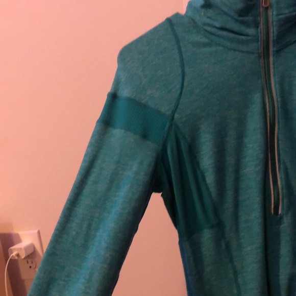 Turquoise LuluLemon Jacket - Picture 5 of 9